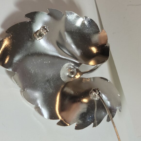 Antique Silvery Finish high Quality Rhodium Touch Leaf Brooch Magnificent Piece - Picture 4 of 6